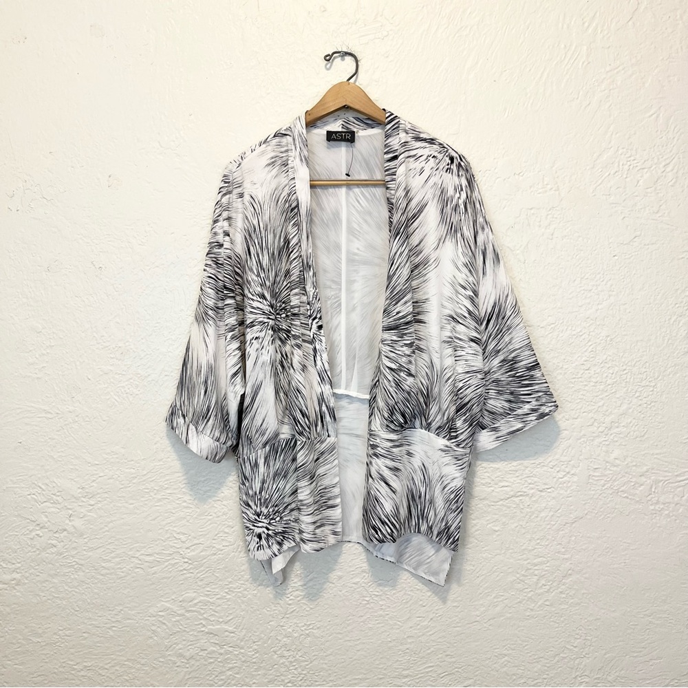 ASTR the Label Top Cardigan Kimono White Black Chiffon Small S